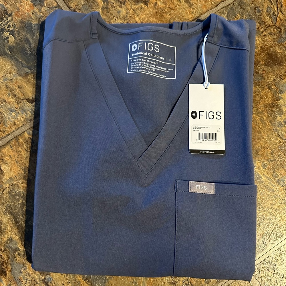 Figs scrub top